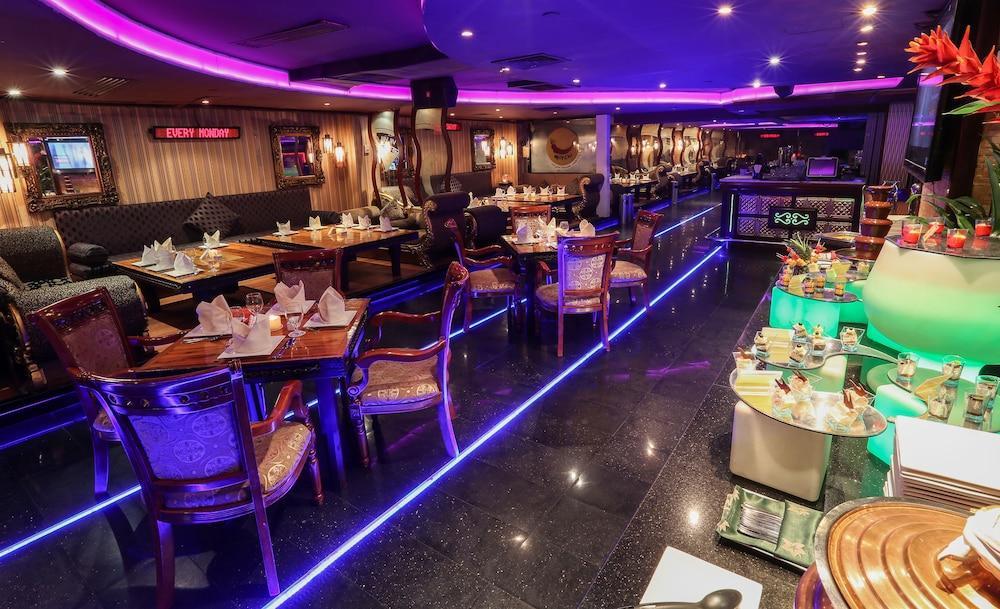 Ramee Royal Hotel Дубай Экстерьер фото