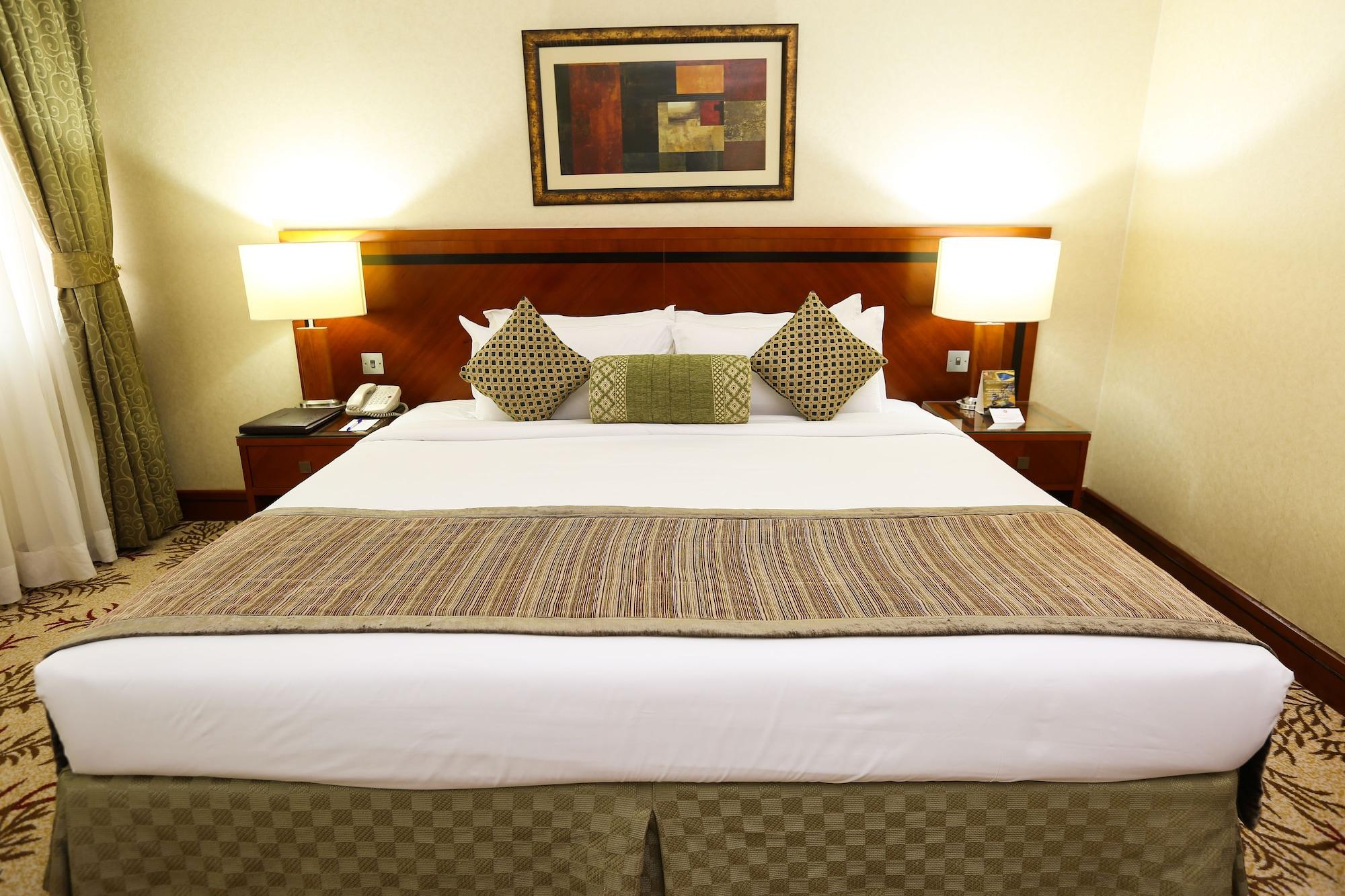 Ramee Royal Hotel Дубай Экстерьер фото