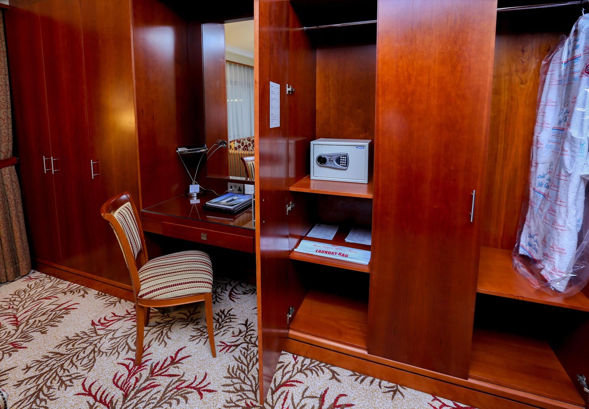Ramee Royal Hotel Дубай Экстерьер фото