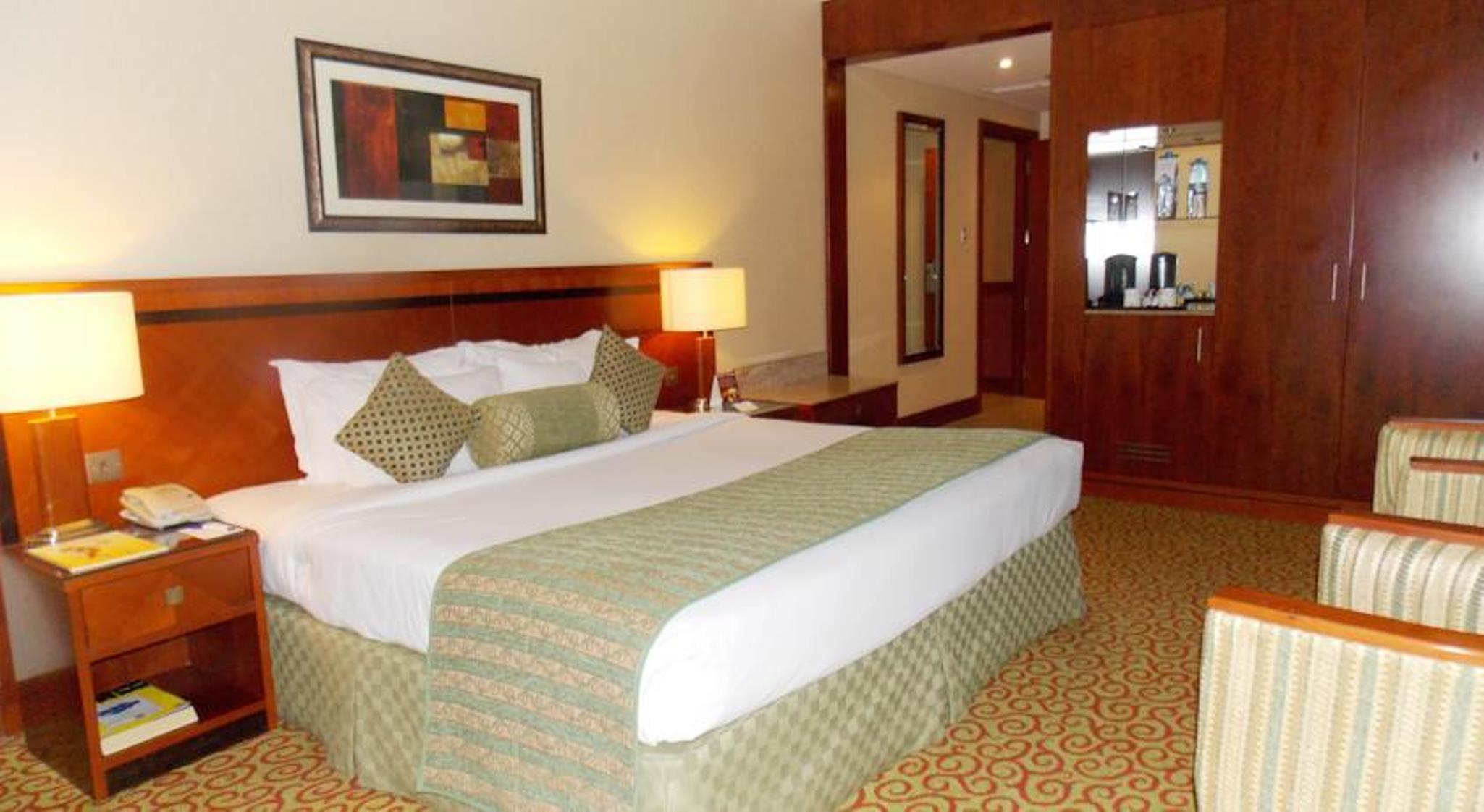 Ramee Royal Hotel Дубай Экстерьер фото