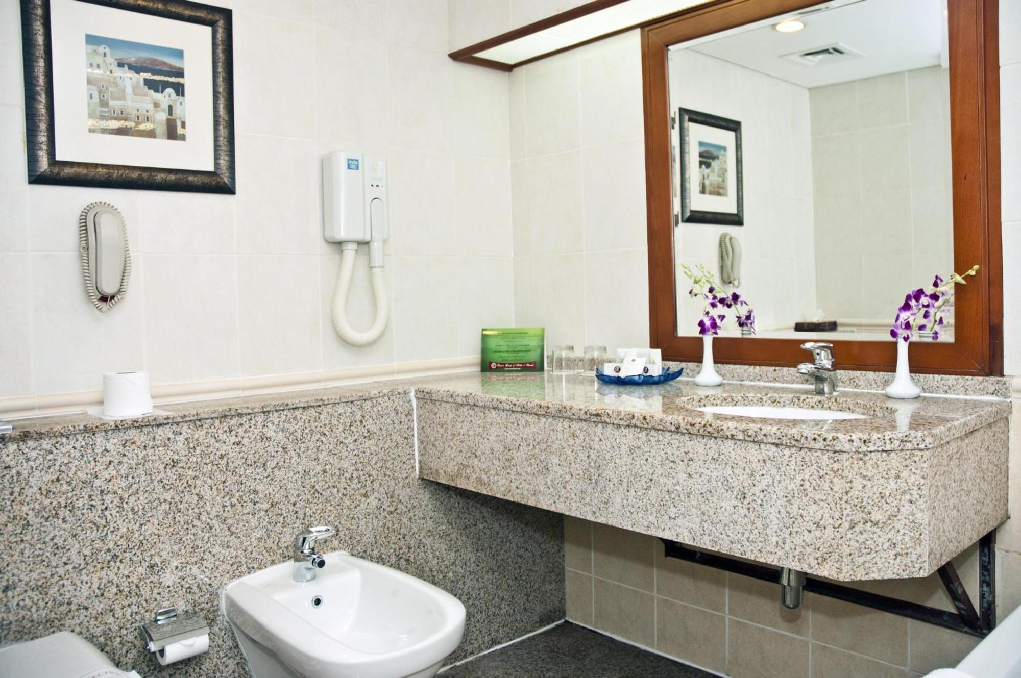 Ramee Royal Hotel Дубай Экстерьер фото